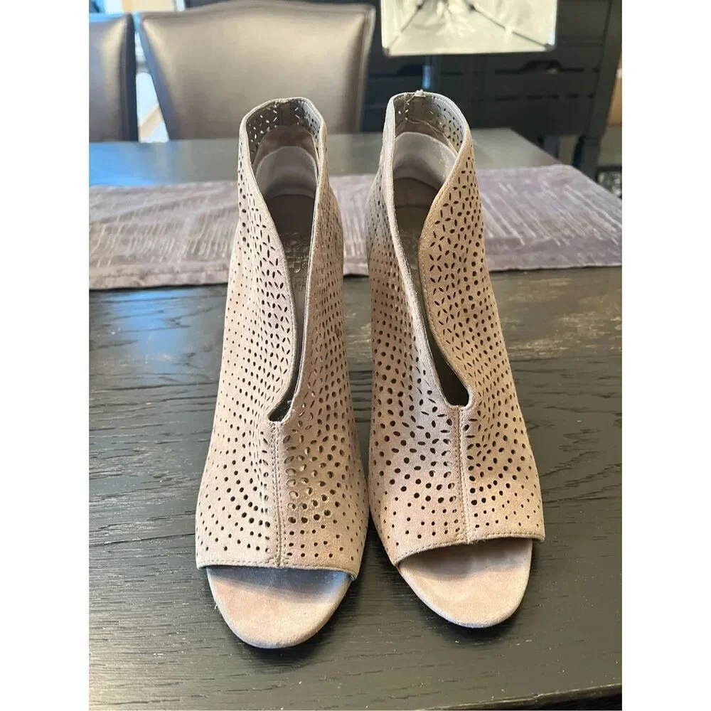 Vince Camuto Tan Perforated Kainan Open Toe Bootie sz 10 EUC